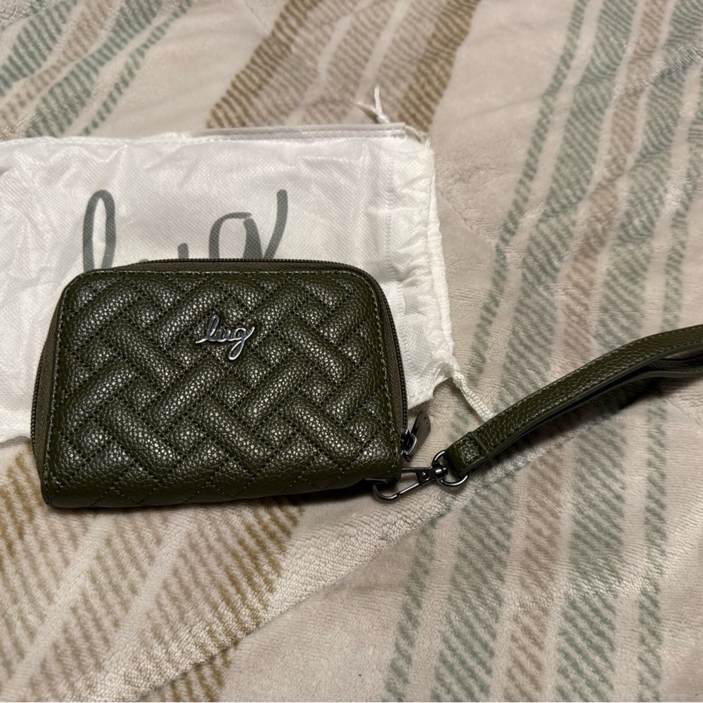 Lug Rodeo VL RFID Wristlet Wallet Olive green with camo lining
